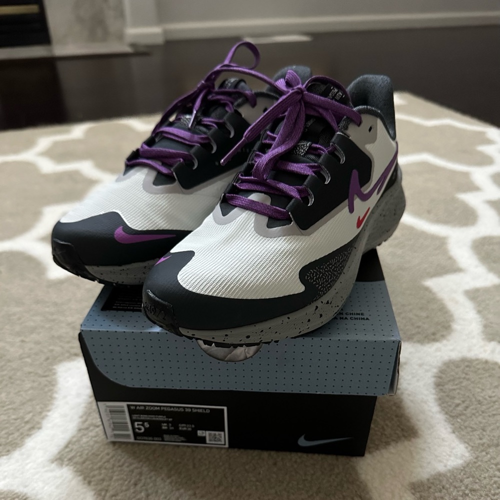 Womens Nike Air Zoom Pegasus 39 Shield size 5.5